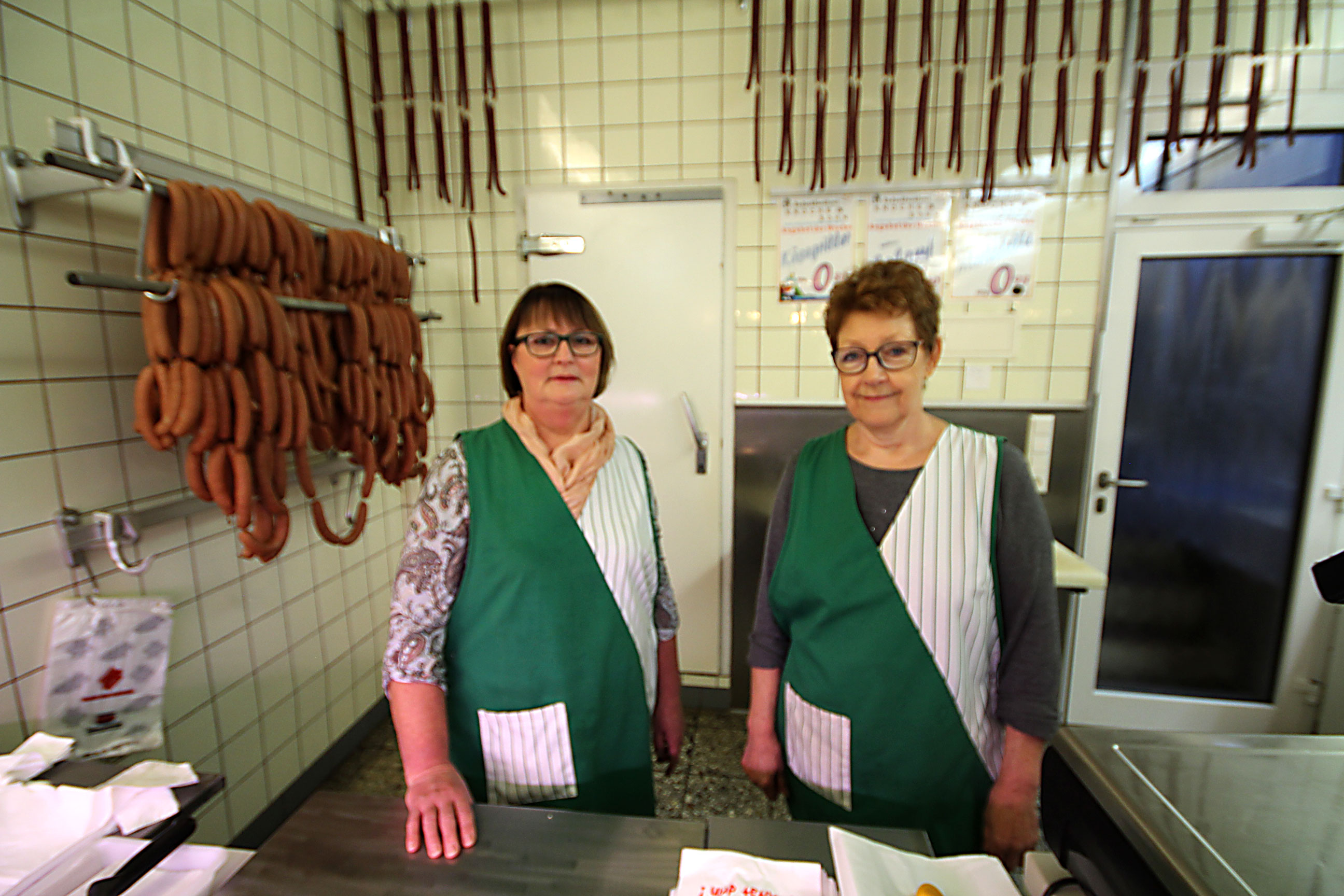 Unsere Fleischfachverkäuferinnen informieren und beraten Sie gern